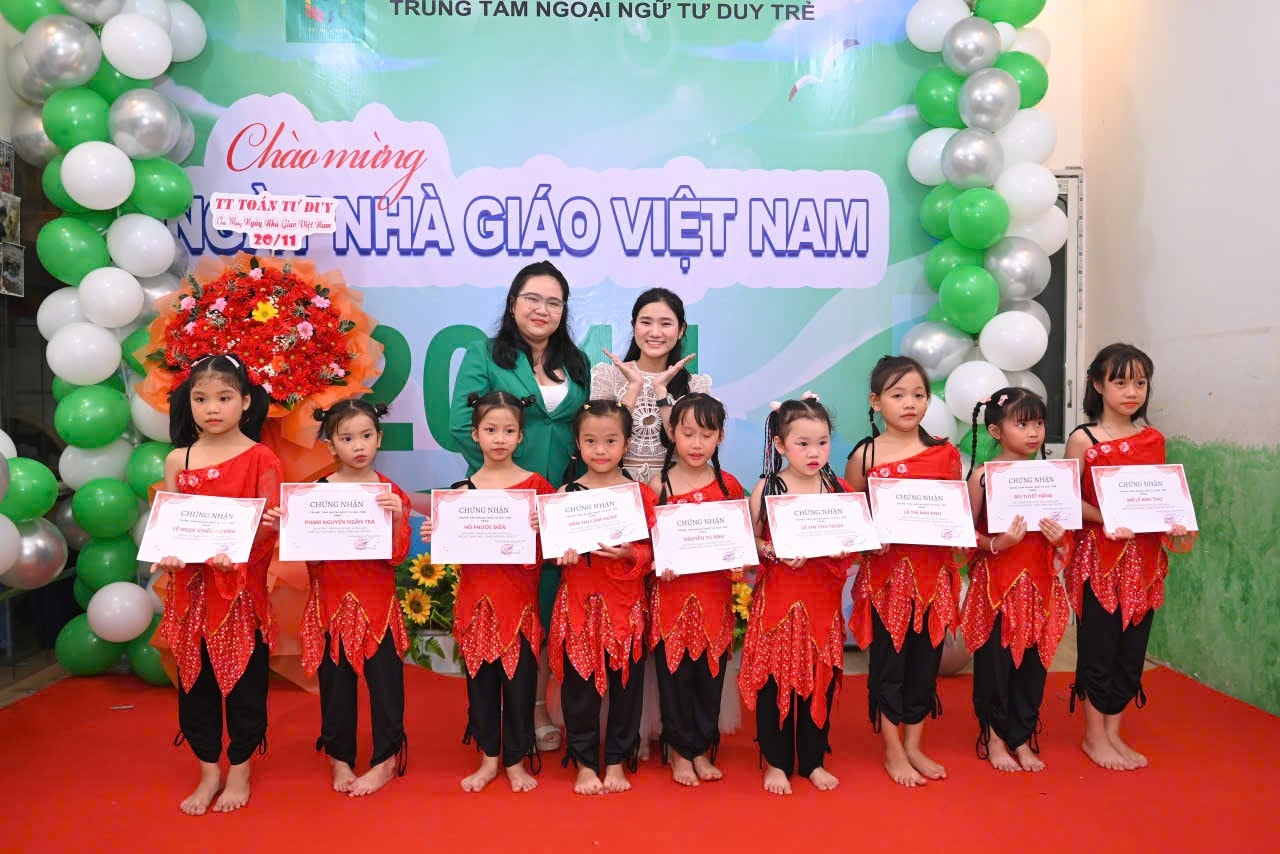 Học viên nhận bằng khen