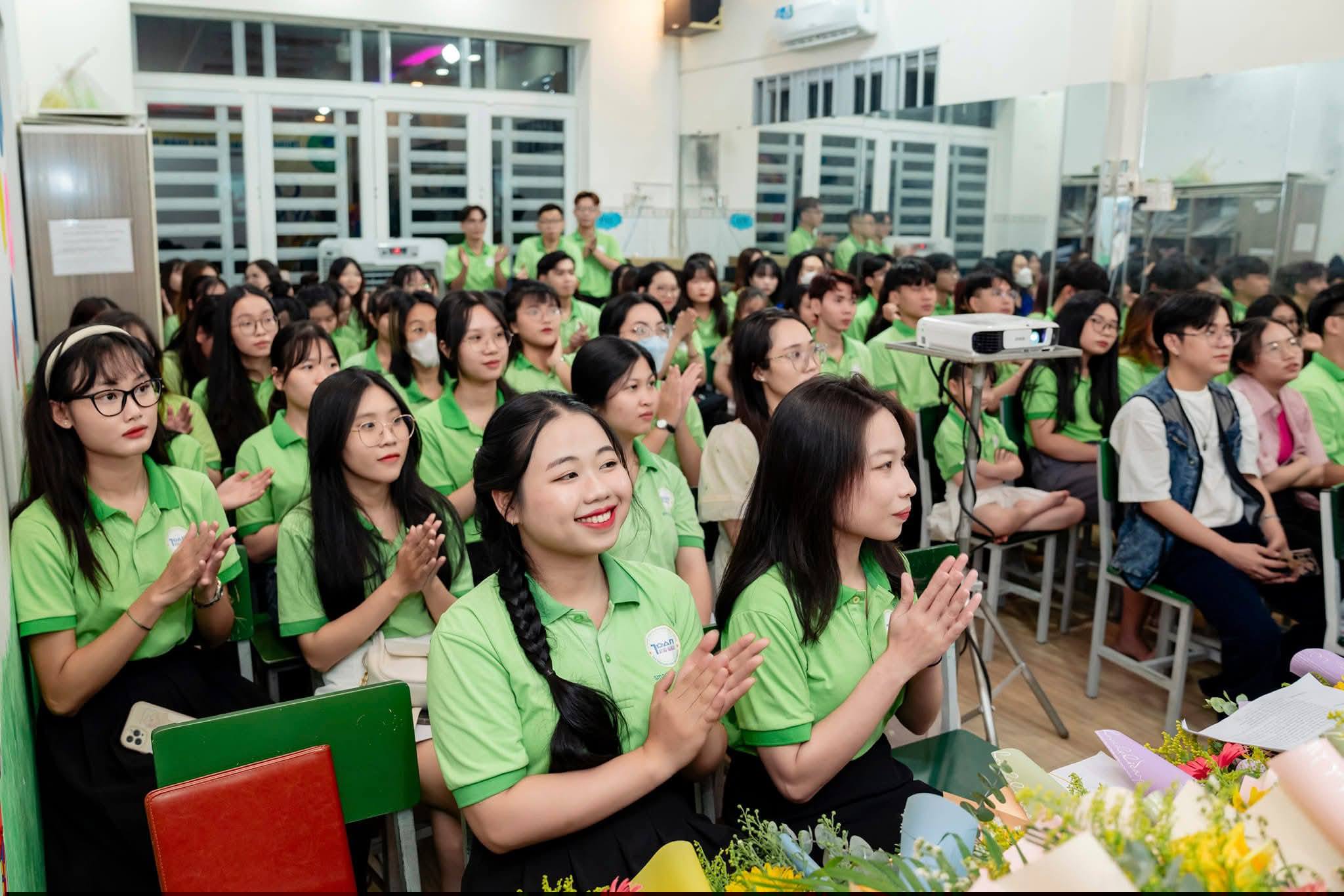 Đội ngũ giáo viên