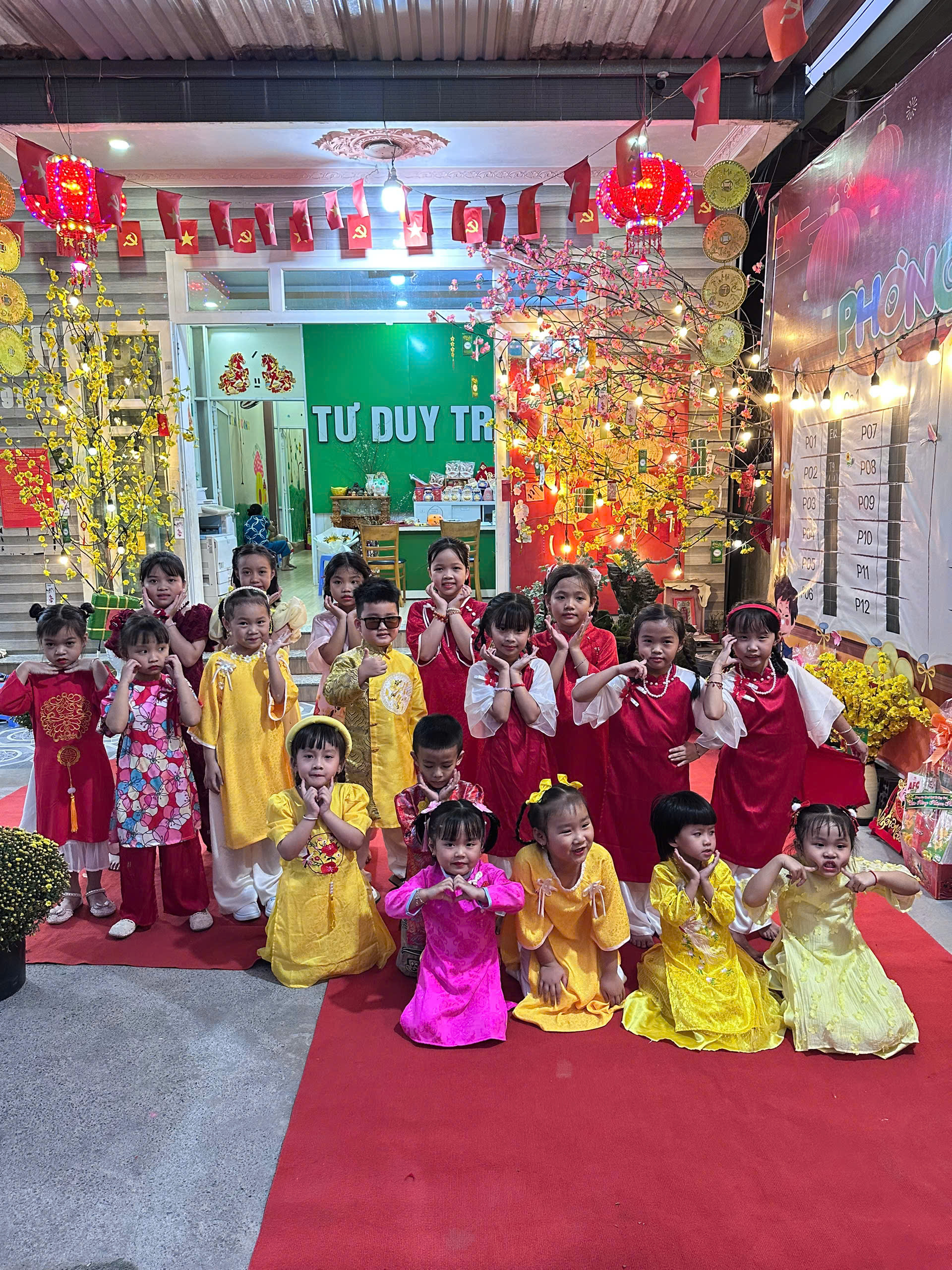 Biểu diễn văn nghệ cuối năm