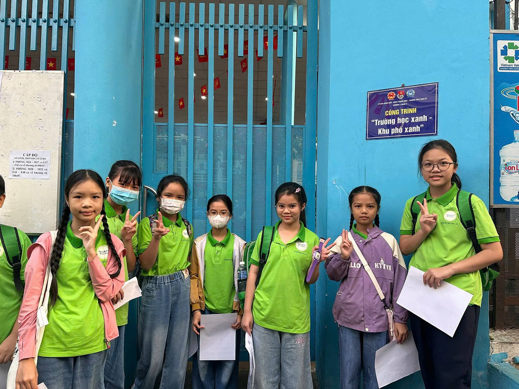 Học viên nhận chứng chỉ